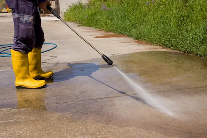 Cleaning Concrete Driveway