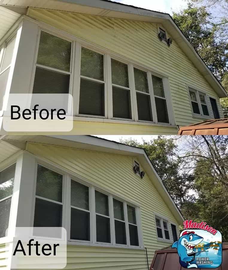 Before and after photo of vinyl siding washed in Rossville Ga